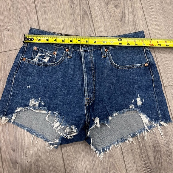 Levi’s women’s 501 high rise jean shorts - Picture 3 of 6